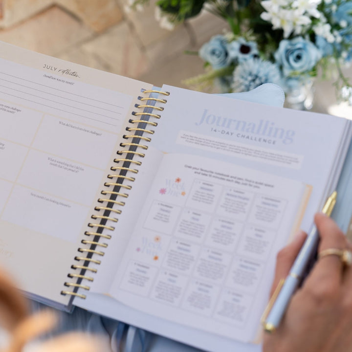 2027 Signature Weekly Planner - Bluebelle