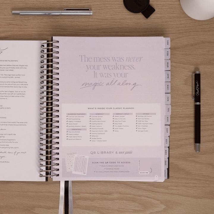2027 Classic Weekly Planner - Black