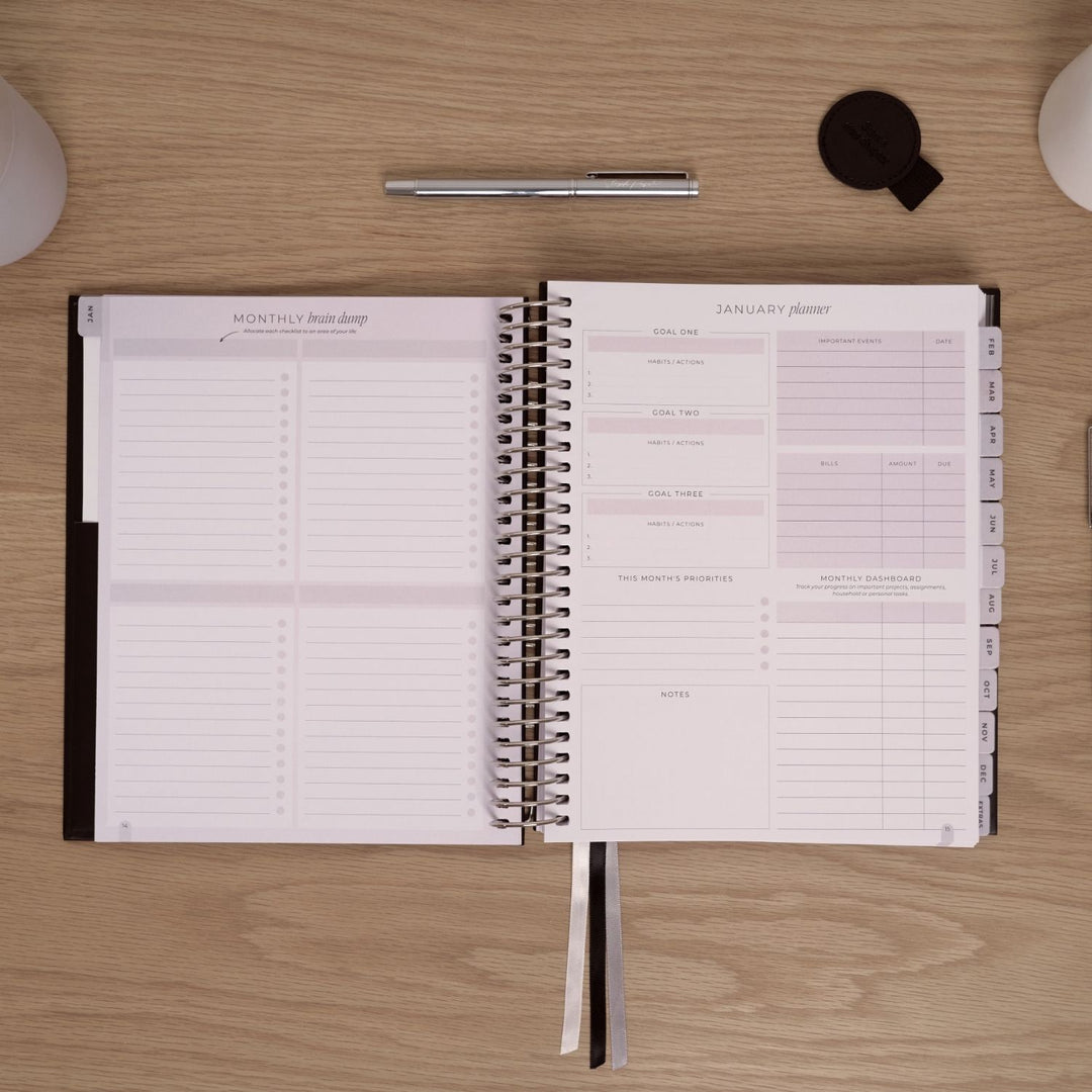 2027 Classic Weekly Planner - Black