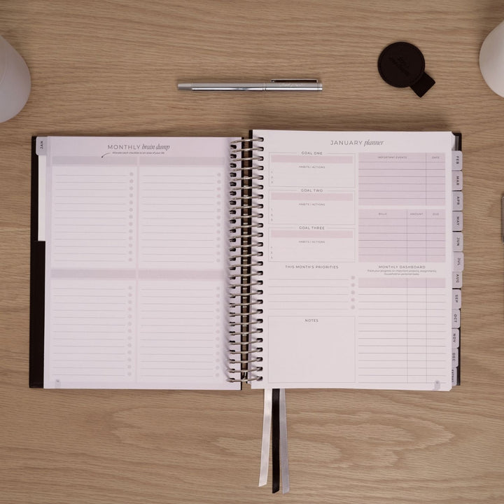 2027 Classic Weekly Planner - Black