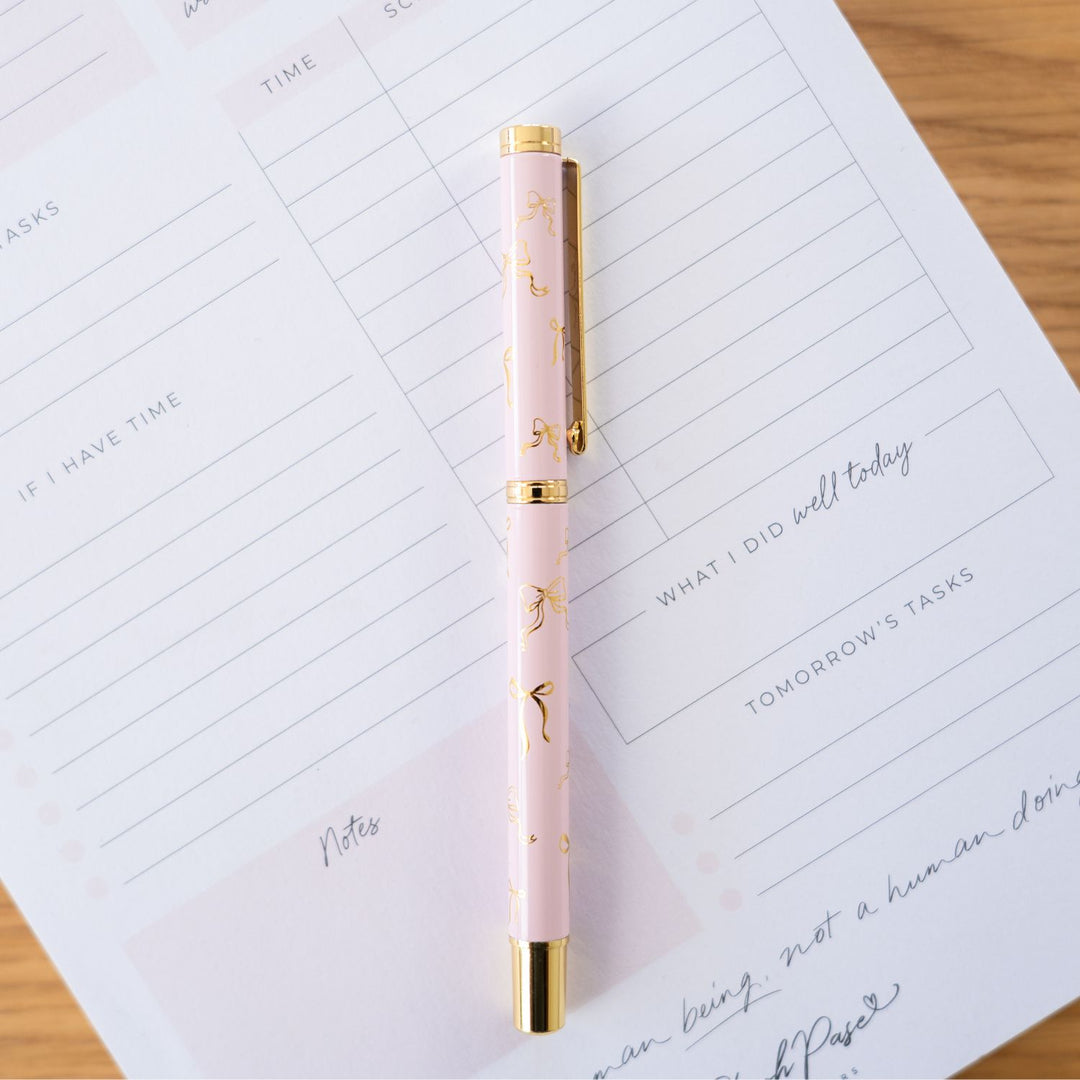 The Luxe Pen - Bow Print in Blush