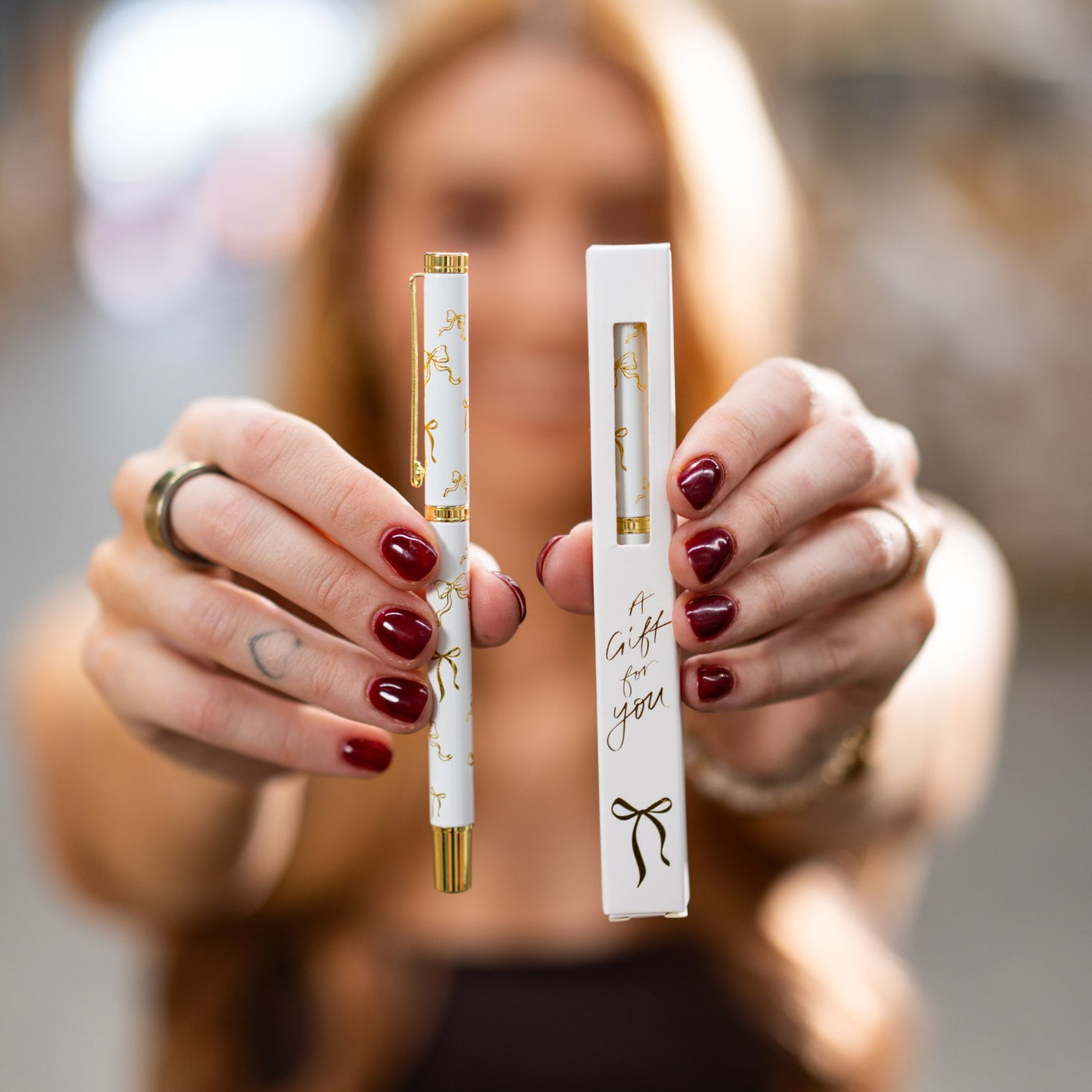 Luxe Christmas Bow Pen - White + Yellow Gold